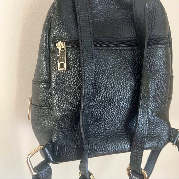 Black Leather backpack brass zippers made in Italy very good condition - Picture 6 of 13